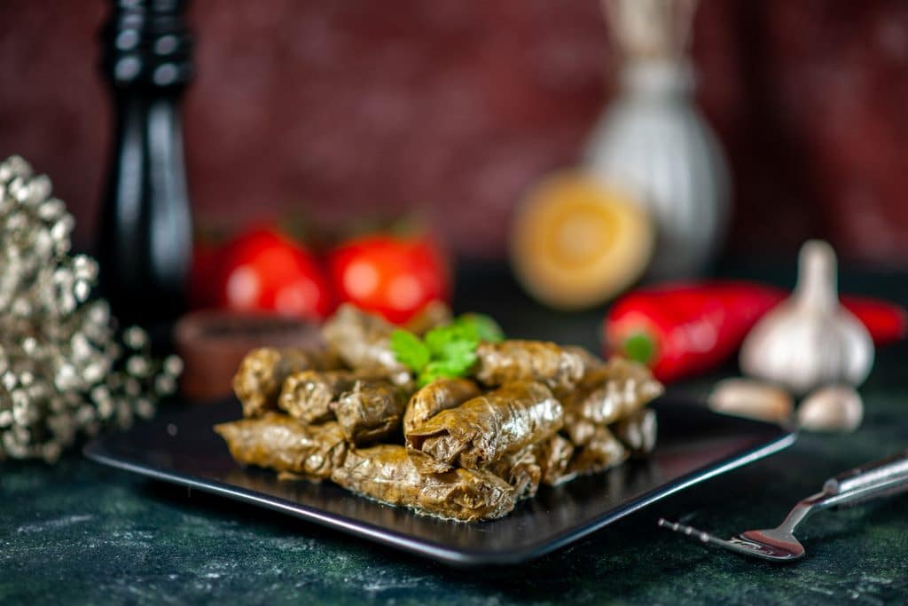 Se muestra un dolma una sugerencia para que comer en Armenia