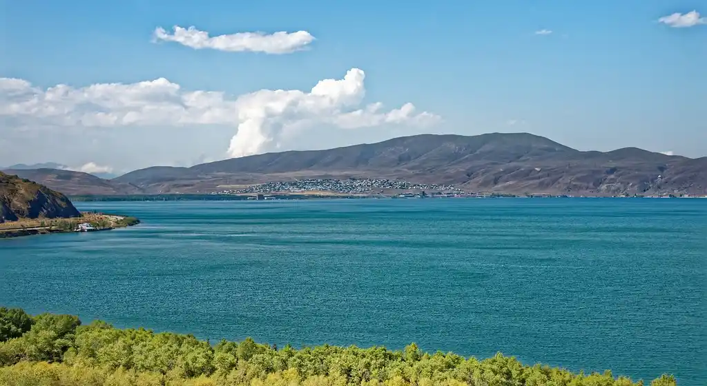 turismo en armenia lago sevan